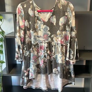 4 / $20 3/4 Split Sleeve Floral V-Neck Babydoll Top in Charcoal and Pink